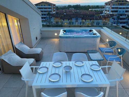 Haus Margarete - Attico Infinity Vista Mare con Jacuzzi - Agenzia Cocal