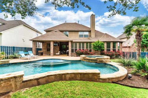 Upstay - Spacious Home w Pool-Hot Tub-Office-Yard in Austin, USA