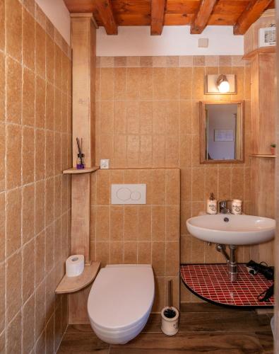 Deluxe Double Room image 10