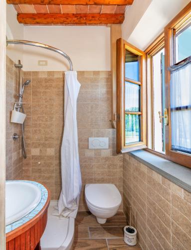 Deluxe Double Room image 6