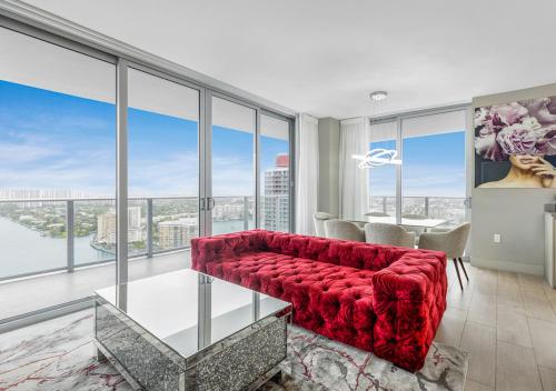 HYDE BEACH HOUSE #2408 THREE-BEDROOM, WATERFRONT, OCEAN AND INTERCOSTAL VIEW, ROOFTOP POOL, 5 MiN WALK TO BEACH in Hollywood, USA