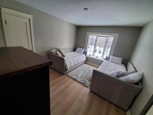 Cheerful 3-bedroom in Wayzata on private wooded lot in Wayzata, USA