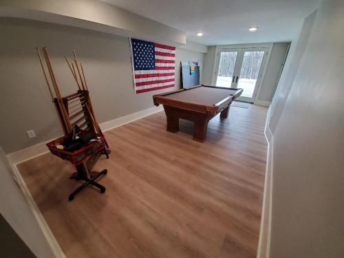 Cheerful 3-bedroom in Wayzata on private wooded lot in Wayzata, USA