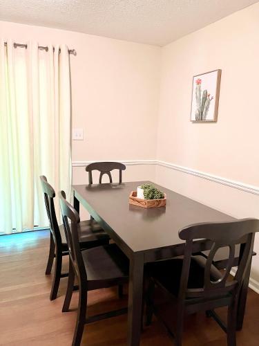 Charming 3BR 1.5BA Cozy Haven in Rome, USA