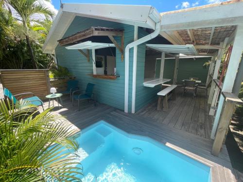 Très joli bungalow et sa petite piscine privee