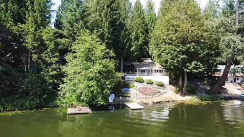 Guppies Lakehouse-Prvt. Lake Acc, Close to Rainier