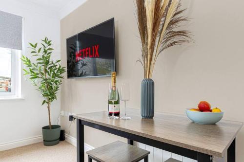 Sage Corner - Free Parking, Fast Wifi and SmartTV with Netflix by Yoko Property - Apartment - Redcar