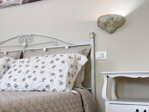 1 queen bed, 1 twin bed