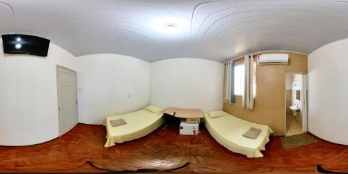 2 twin beds