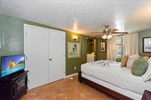 The Ponderosa 4 Bedroom escape in La Quinta, USA