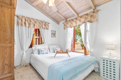 Villa Laurence - Steps To Ocean Bliss By Lucha in Savaneta