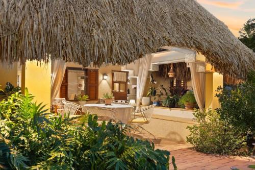 Villa Laurence - Steps To Ocean Bliss By Lucha in Savaneta