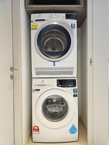 Premium 2BR [2-4pax] near Midvalley/Pavilion 2 - image 6