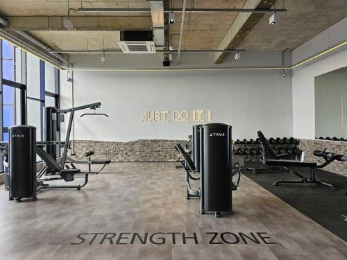 Premium 2BR [2-4pax] near Midvalley/Pavilion 2 - image 9