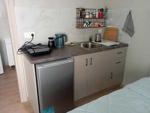 주방, Friends' place Trikala in 아기오이 아나르기로이