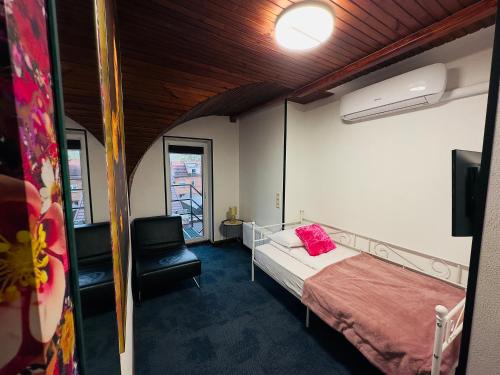 1 twin bed