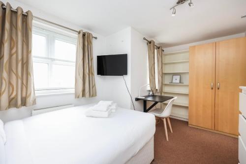 Double bedroom in Clapham