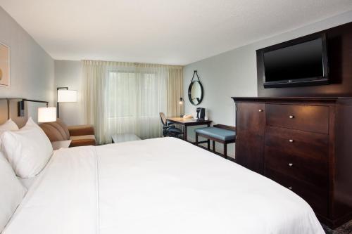 Crowne Plaza Chicago-Northbrook, an IHG Hotel