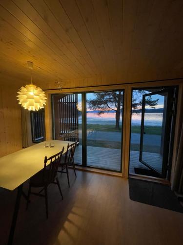 Utsikt, FUGELVÅGEN, cabins and glamping (FUGELVAGEN, cabins and glamping) in Molde sentrum
