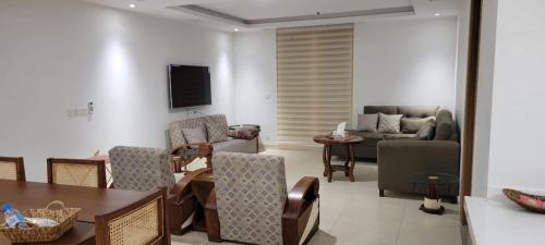 Classical Two Bed Apartment -Gold -Crest- Mall