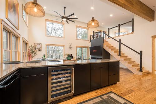 Newly Built Lakeview Escape with Game Room, Spa, Hot Tub in McHenry, USA