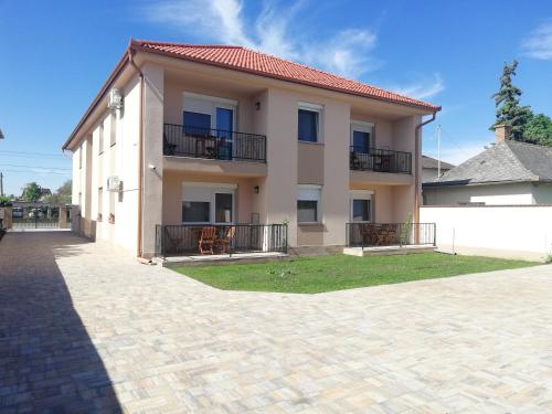 Imola és Andrea Apartmanház 3 - image 3