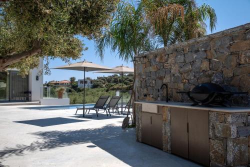 Magnificent Crete Villa | 4 Bedrooms | Villa Ánthos | Two Large Private Pools & Jacuzzi | BBQ | Close to the Beach | Rethymno