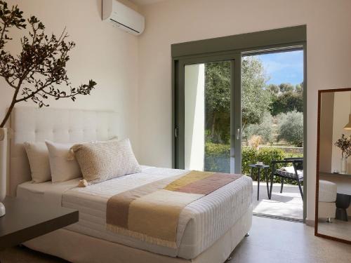 Magnificent Crete Villa | 4 Bedrooms | Villa Ánthos | Two Large Private Pools & Jacuzzi | BBQ | Close to the Beach | Rethymno
