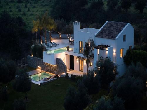 Magnificent Crete Villa | 4 Bedrooms | Villa Ánthos | Two Large Private Pools & Jacuzzi | BBQ | Close to the Beach | Rethymno