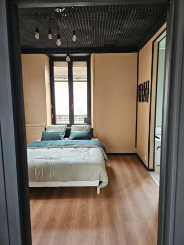 BLACK BOX CINEMA appartement avec balnéo (BLACK BOX CINEMA appartement avec balneo) in Epinal Town Center
