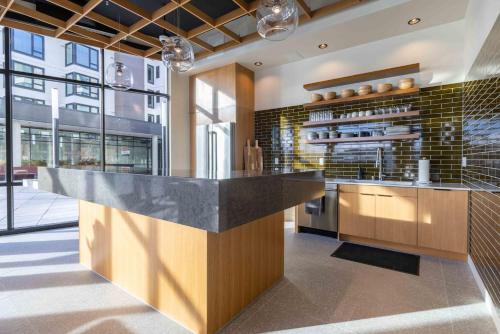 Bar/ Salón, Marina Square Suites in Bremerton (WA)