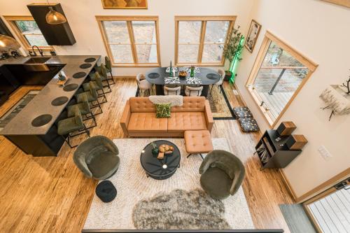 Newly Built Lakeview Escape with Game Room, Spa, Hot Tub in McHenry, USA