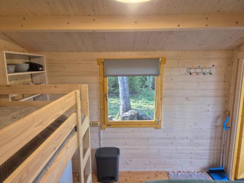 1 double bed, 1 bunk bed