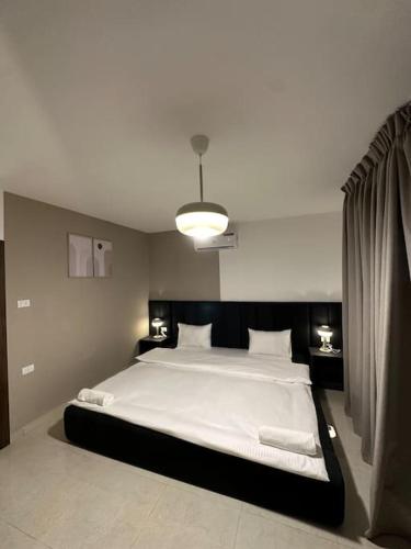 Stylish Luxe Apartment F/R 0001 - image 11