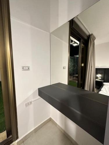 Stylish Luxe Apartment F/R 0002 - image 2