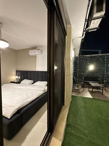 Stylish Luxe Apartment F/R 0002 - image 4