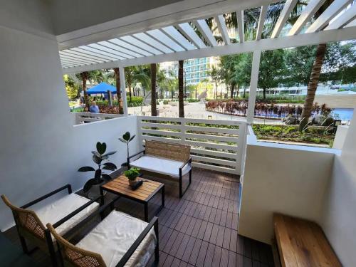 A Modern and Homely Suite with Beach View in AZURE