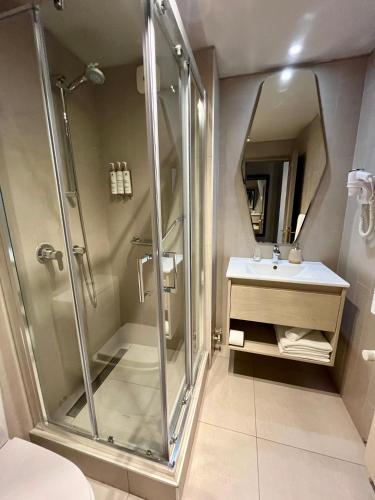 2 twin beds