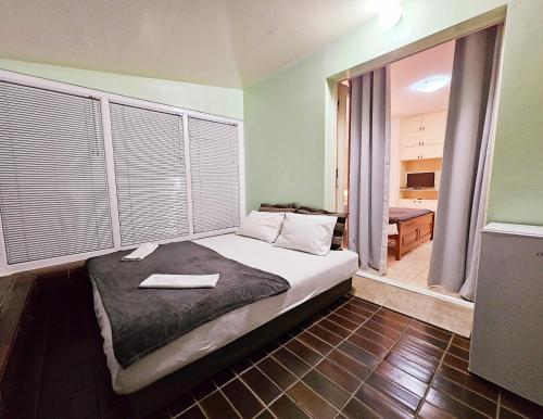 2 bedrooms, 3 beds