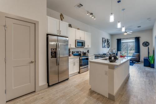 ห้องครัว, Spectacular Condo facing Riverwalk w Free Parking Pet Friendly Centrally Located on Riverwalk near พิพิธภัณฑ์ศิลปะซานแอนโตนิโอ