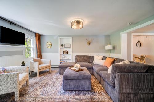 設施, Wooded Catskills Farmhouse near Woodstock -Hot Tub, Fire Pit, Outdoor Movies & More in 索格蒂斯