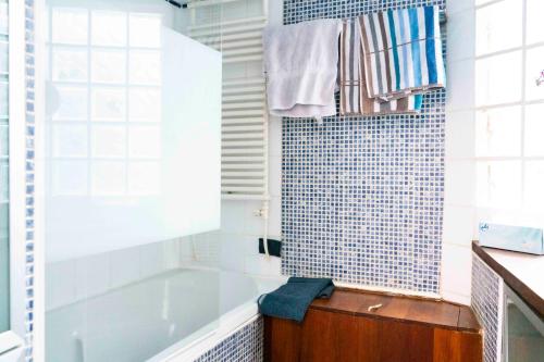 Beautiful 75 m close to Montmartre - image 12