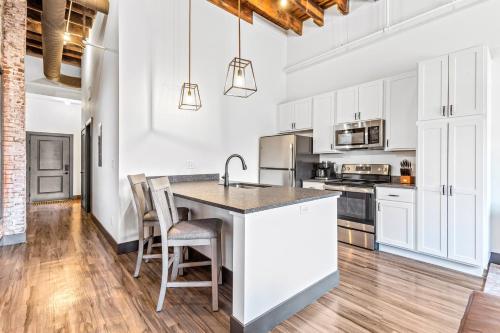 Loft Apt Steps from Arch-Parking-P202 in Saint Louis, USA