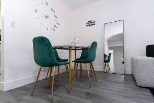 Modern 2BR Unit Near Downtown in Miami, USA