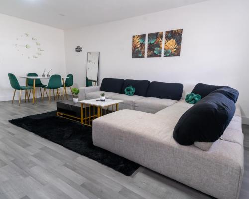 Modern 2BR Unit Near Downtown in Miami, USA