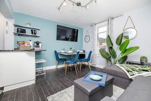 Pet-Friendly Home Near Chinatown & Little Italy