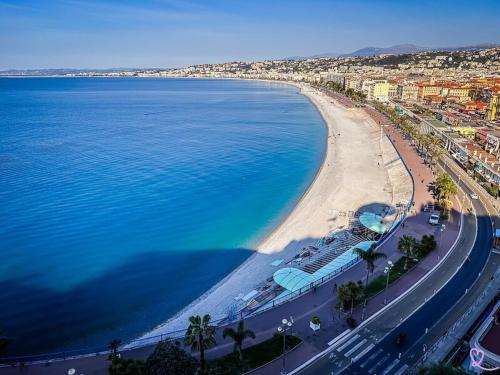Villa moderne avec piscine vue mer à Nice Bellet (Villa moderne avec piscine vue mer a Nice Bellet) in Cremat