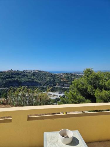 Villa moderne avec piscine vue mer à Nice Bellet (Villa moderne avec piscine vue mer a Nice Bellet) in Cremat