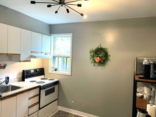 Superb Spacious Loft Old Toronto near Distillery District near ถนนควีน