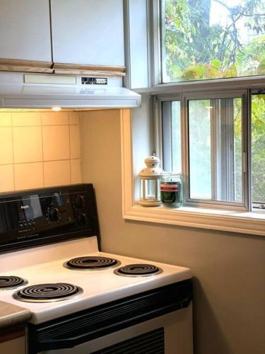 Superb Spacious Loft Old Toronto near Distillery District near ถนนควีน